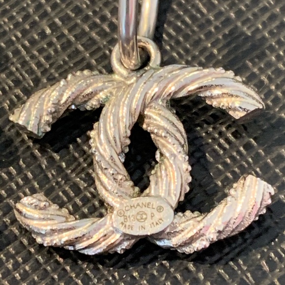 [SOLD] Authentic Chanel Earrings - Picture 6 of 8